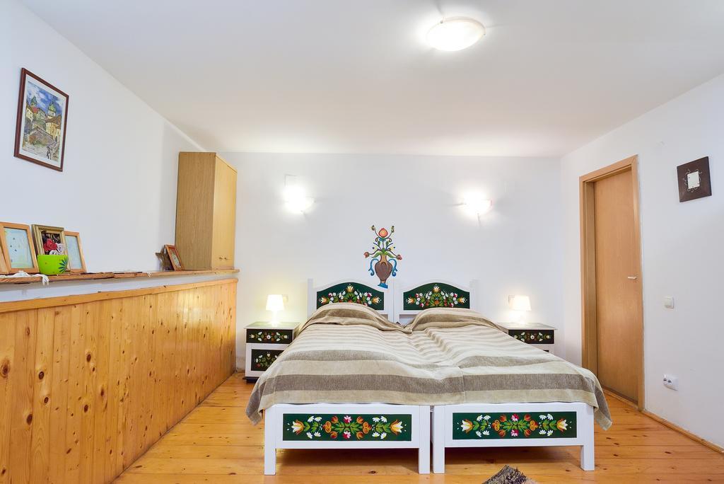 Pension Bassen Bazna Bagian luar foto